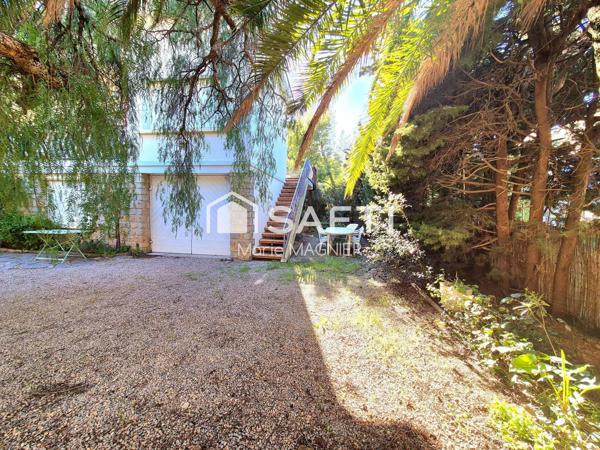 A rénover à votre goût : rare sur le secteur maison de ville T4 de 61m2  avec double terrasses, jardin privatif et garage, commerces plage et port à pied !