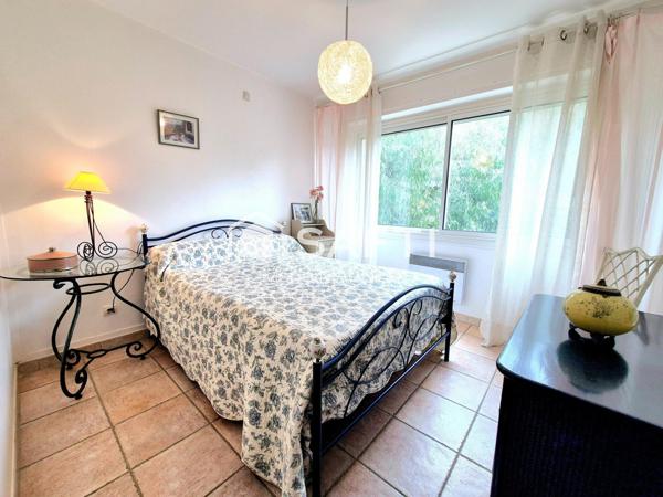 Rare sur le secteur maison de ville T4 de 61m2  avec double terrasses, jardin privatif et garage, commerces plage et port à pied !