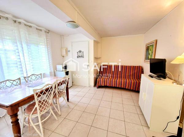 Rare sur le secteur maison de ville T4 de 61m2  avec double terrasses, jardin privatif et garage, commerces plage et port à pied !