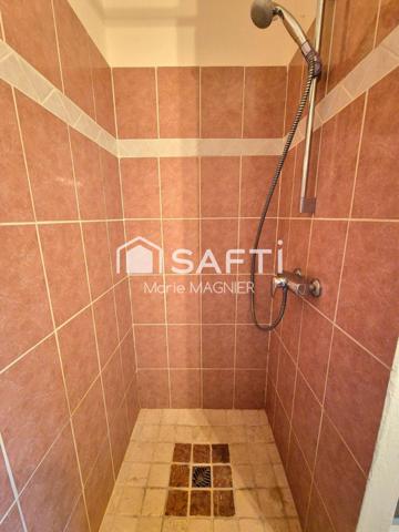 Rare sur le secteur maison de ville T4 de 61m2  avec double terrasses, jardin privatif et garage, commerces plage et port à pied !