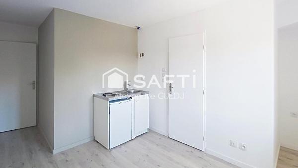 STUDIO DE 15 M² EN DERNIER ETAGE AVEC UN EMPLACEMENT PARKING EXTERIEUR
