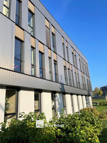 Bureaux à louer à Limonest immeuble indépendant avec terrasses et parkings