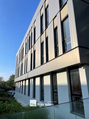 Bureaux à louer à Limonest immeuble indépendant avec terrasses et parkings