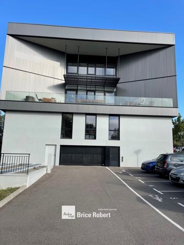 Bureaux à louer à Limonest immeuble indépendant avec terrasses et parkings