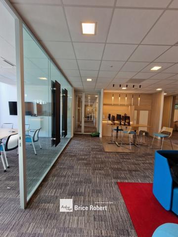 Bureaux à louer à Limonest immeuble indépendant avec terrasses et parkings