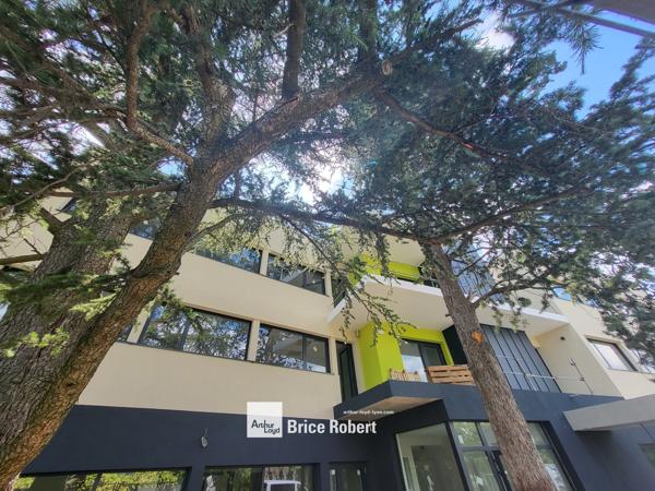 Bureaux à louer à Dardilly dans immeuble neuf lumineux avec terrasses