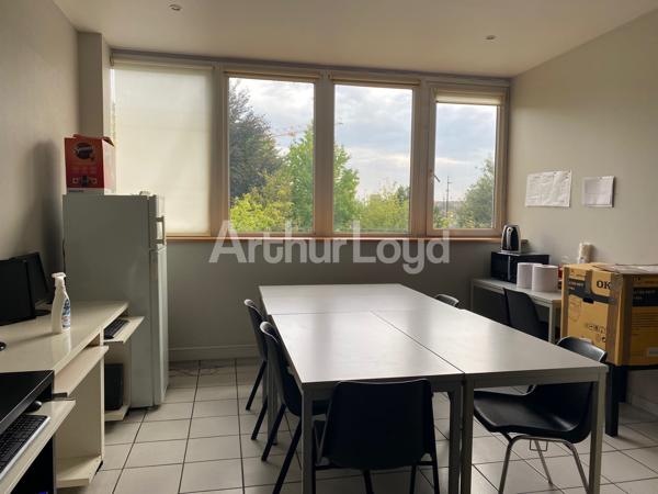 Bureaux à louer en bordure de Mouvaux - Espaces modernes sécurisés avec parkings et accès facile