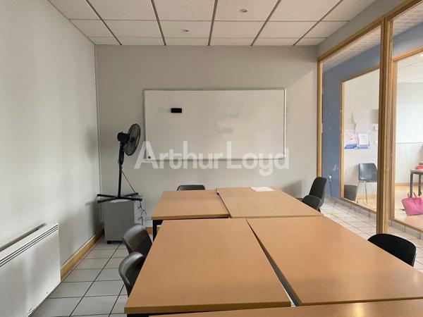 Bureaux à louer en bordure de Mouvaux - Espaces modernes sécurisés avec parkings et accès facile
