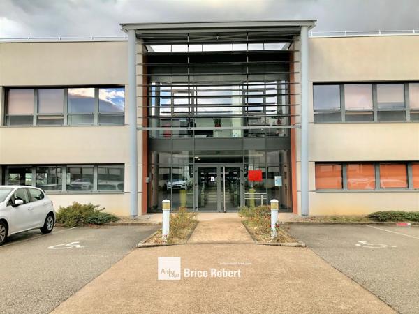 Bureaux à louer à Saint Priest dans parc technologique accès grands axes