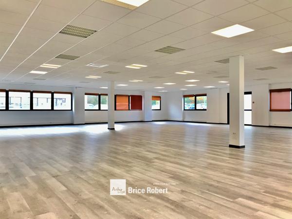 Bureaux à louer à Saint Priest dans parc technologique accès grands axes