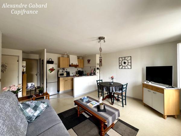 LANGON CENTRE VILLE - Immeuble en pierres 450 m² comprenant 6 appartements et 2 locaux commerciaux