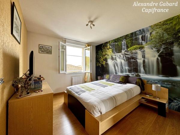 LANGON CENTRE VILLE - Immeuble en pierres 450 m² comprenant 6 appartements et 2 locaux commerciaux