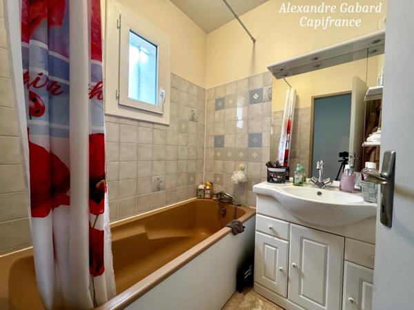 LANGON CENTRE VILLE - Immeuble en pierres 450 m² comprenant 6 appartements et 2 locaux commerciaux