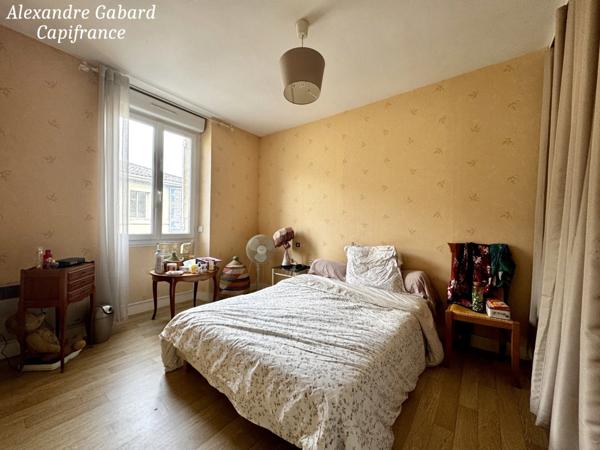 LANGON CENTRE VILLE - Immeuble en pierres 450 m² comprenant 6 appartements et 2 locaux commerciaux