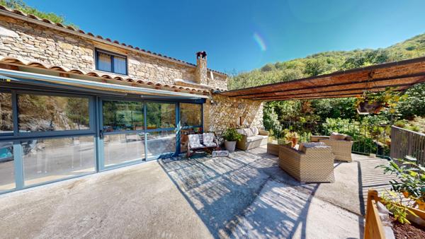 Saint-Roman-de-Codières (30440) Superbe maison T5 dans les Cévennes – Alliance parfaite entre charme d’antan et confort moderne