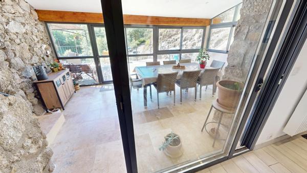 Saint-Roman-de-Codières (30440) Superbe maison T5 dans les Cévennes – Alliance parfaite entre charme d’antan et confort moderne