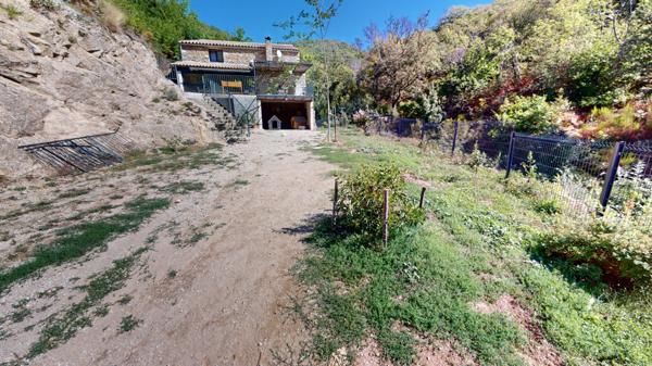 Saint-Roman-de-Codières (30440) Superbe maison T5 dans les Cévennes – Alliance parfaite entre charme d’antan et confort moderne