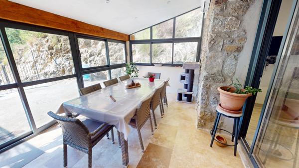 Saint-Roman-de-Codières (30440) Superbe maison T5 dans les Cévennes – Alliance parfaite entre charme d’antan et confort moderne