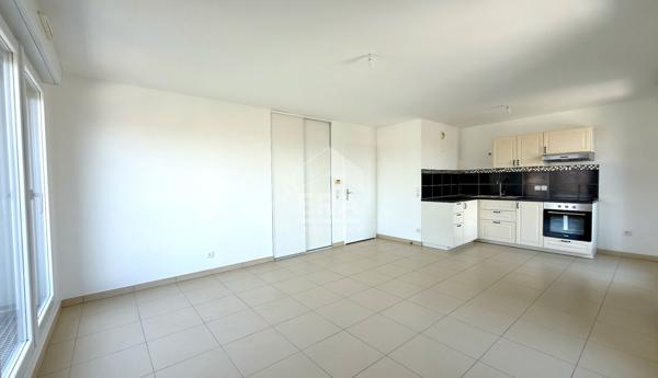 APPARTEMENT F2 À ATHIS-MONS, DERNIER ÉTAGE AVEC TERRASSE