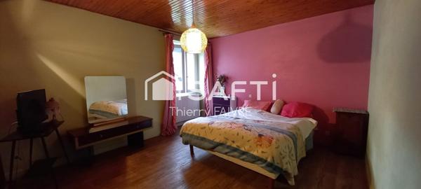 Maison avec grand terrain et dépendances