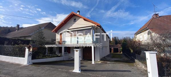 Maison avec grand terrain et dépendances