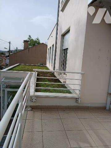 IMMEUBLE sur BOEN-sur-LIGNON, Commune du Forez, centre du département de la Loire à  1 heure de Lyon