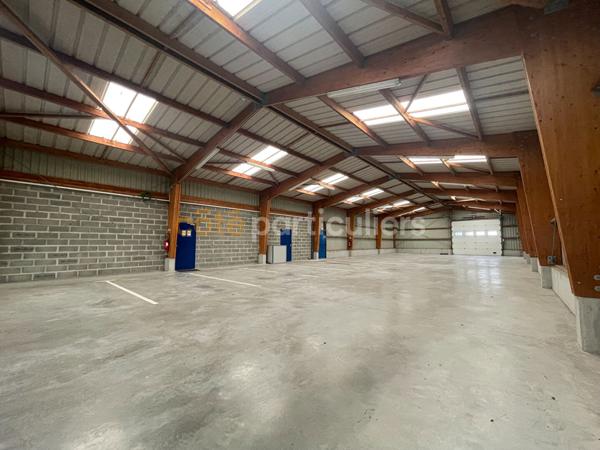 Vente
                Local d'activité555 m² - LE MOLAY LITTRY (14330)