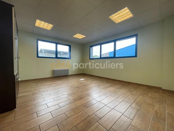 Vente
                Local d'activité555 m² - LE MOLAY LITTRY (14330)