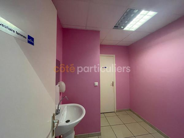 Vente
                Local d'activité555 m² - LE MOLAY LITTRY (14330)
