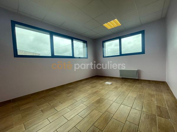 Vente
                Local d'activité555 m² - LE MOLAY LITTRY (14330)