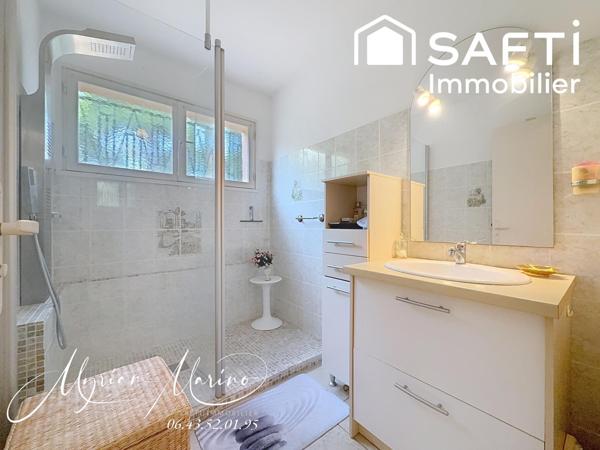 À VENDRE APPARTEMENT 3 PIÈCES  74 m²VUE MER AVEC GARAGE  35 m²  - SAINT AYGULF (83370)