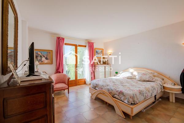 Villa Saint Aygulf vue mer exceptionnelle 230 m2