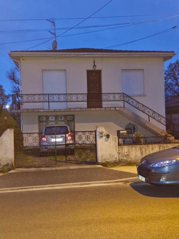 Grande maison de 175 m2 garage terrasse local technique et sa dépendance de 75 m2 très bien entretenu sur terrain de 745 m2 emplacement idéale et calme sans vis a vis  a Pessac proche de toutes commodités