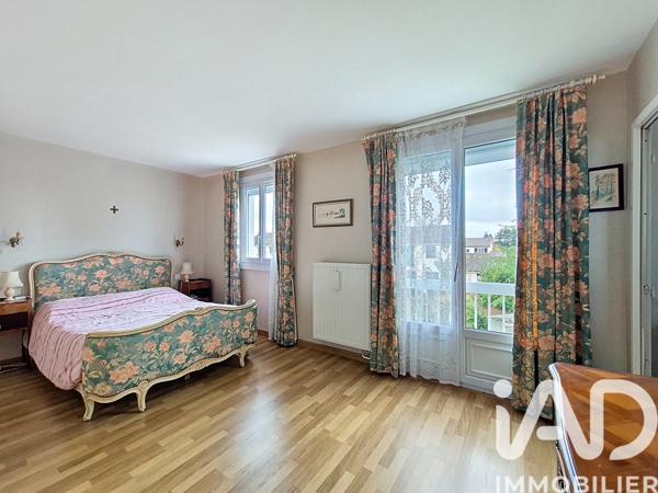 Maison à vendre 6 pièces 140 m² Le Mesnil-Saint-Denis