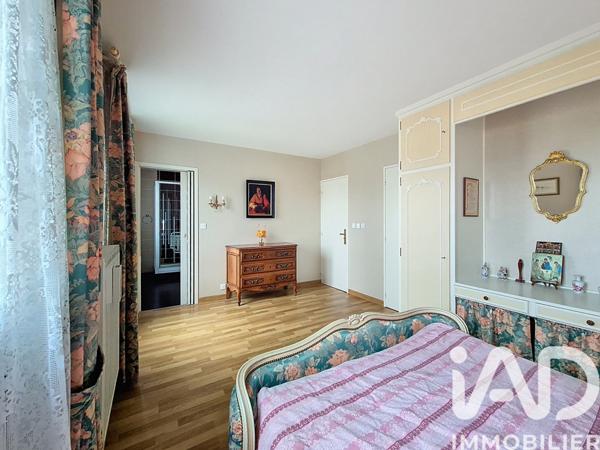 Maison à vendre 6 pièces 140 m² Le Mesnil-Saint-Denis