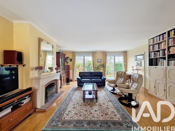 Maison à vendre 6 pièces 140 m² Le Mesnil-Saint-Denis