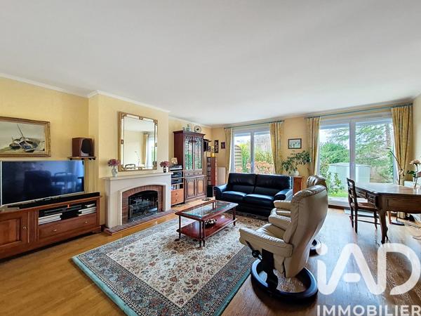 Maison à vendre 6 pièces 140 m² Le Mesnil-Saint-Denis