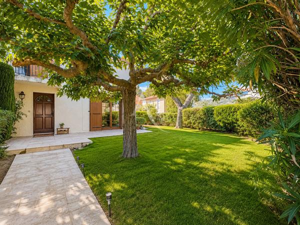 Maison familiale de 110 m² avec 4 chambres et beau terrain de 445 m²