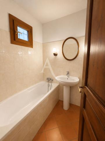 Maison familiale de 110 m² avec 4 chambres et beau terrain de 445 m²