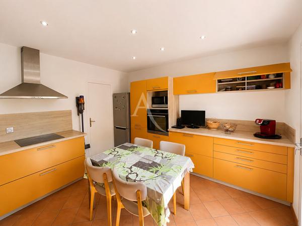 Maison familiale de 110 m² avec 4 chambres et beau terrain de 445 m²