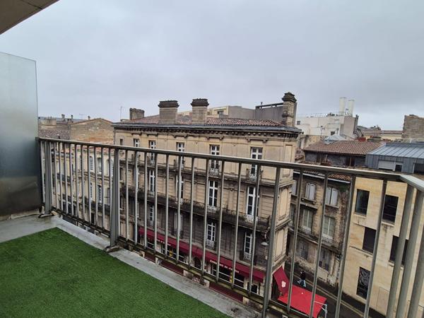 Bordeaux centre / Musée D'Aquitaine - T1 Bis loué lumineux avec balcon.