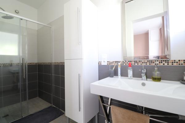 ROYAN - QUARTIER DU PARC - 400 M PLAGE ET COMMERCES - GRANDE MAISON DE FAMILLE AVEC JARDIN - TOUTES COMMODITES