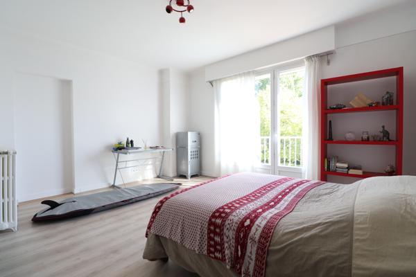 ROYAN - QUARTIER DU PARC - 400 M PLAGE ET COMMERCES - GRANDE MAISON DE FAMILLE AVEC JARDIN - TOUTES COMMODITES