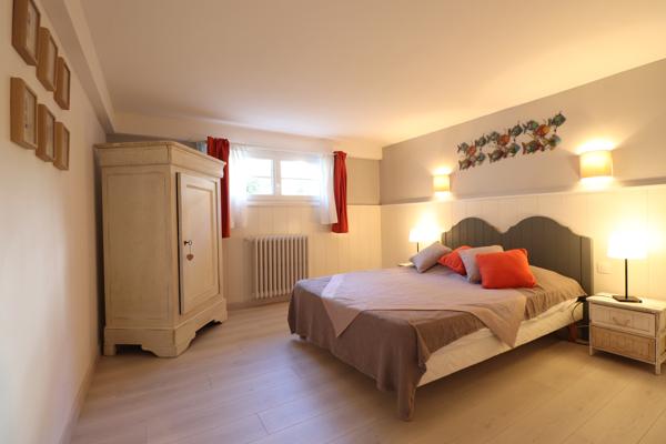 ROYAN - QUARTIER DU PARC - 400 M PLAGE ET COMMERCES - GRANDE MAISON DE FAMILLE AVEC JARDIN - TOUTES COMMODITES