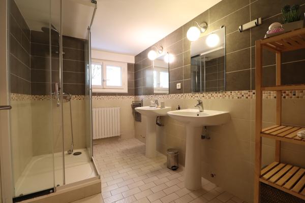 ROYAN - QUARTIER DU PARC - 400 M PLAGE ET COMMERCES - GRANDE MAISON DE FAMILLE AVEC JARDIN - TOUTES COMMODITES