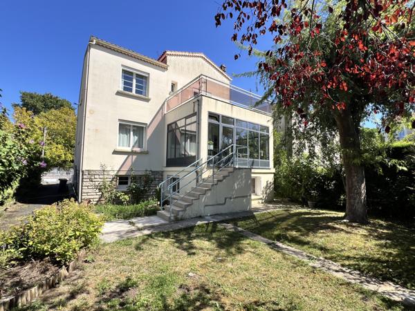 ROYAN - QUARTIER DU PARC - 400 M PLAGE ET COMMERCES - GRANDE MAISON DE FAMILLE AVEC JARDIN - TOUTES COMMODITES