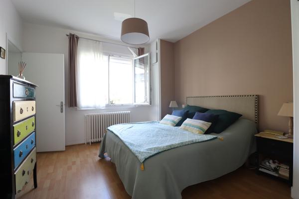 ROYAN - QUARTIER DU PARC - 400 M PLAGE ET COMMERCES - GRANDE MAISON DE FAMILLE AVEC JARDIN - TOUTES COMMODITES