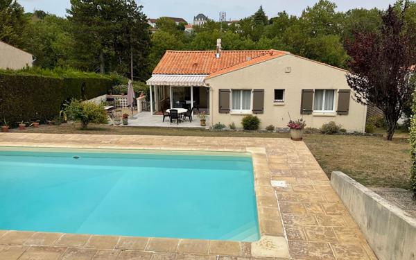 Maison à vendre    5 pièces •  Saintes