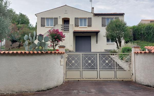 Maison à vendre    5 pièces •  Saintes