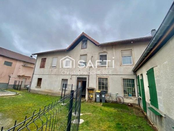 Immeuble de 4 Appartements, avec lot de 7 garages